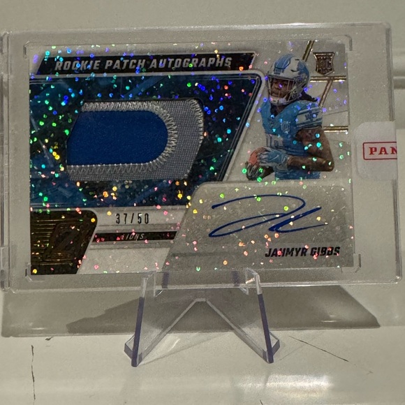 2023 Jahmyr Gibbs /50 Panini Zenith White Sparkle Autograph. Panini sealed - Picture 7 of 10